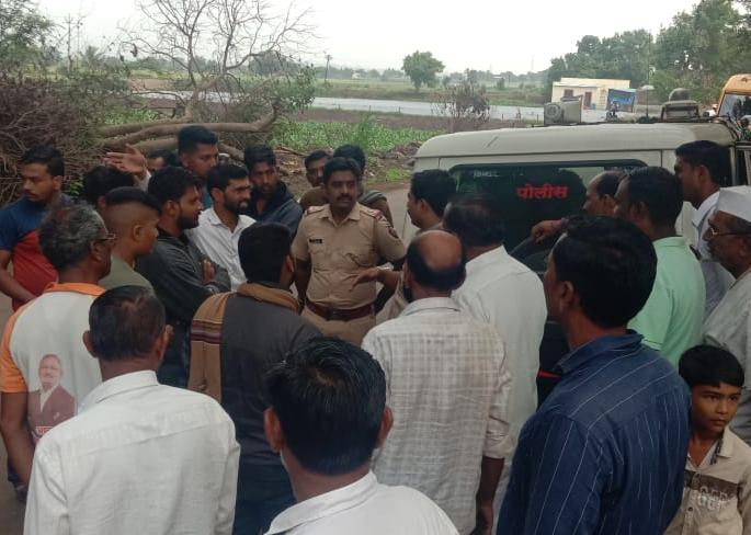 Four thieves were chased and caught | चौघा चोरट्यांना पाठलाग करून पकडले