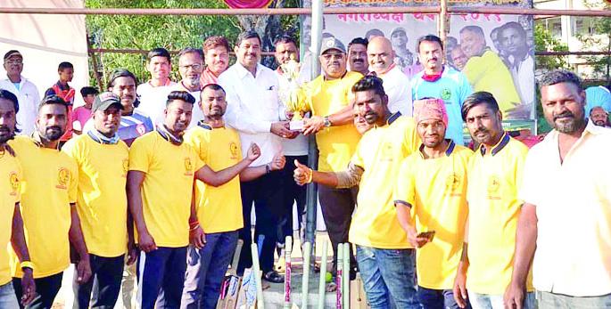 Sinnar Challengers win the Mayor's Cricket Tournament | नगराध्यक्ष क्रिकेट स्पर्धेत सिन्नर चॅलेंजर्सची बाजी