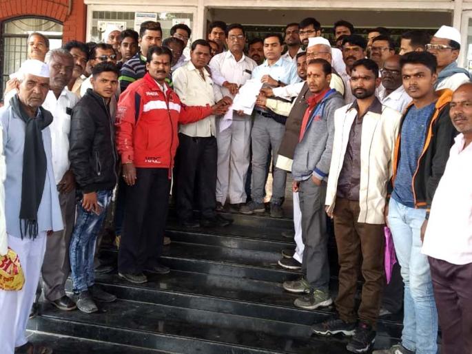 Appeal to Tahsildar in Karpwadi murder case | कारपेवाडीतील खूनप्रकरणी तहसीलदारांना निवेदन Appeal to Tahsildar in Karpwadi murder case | कारपेवाडीतील खूनप्रकरणी तहसीलदारांना निवेदन