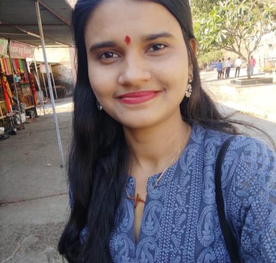 Young woman drowns in farm at Khambale | खंबाळे येथे शेततळ्यात बुडून युवतीचा मृत्यू