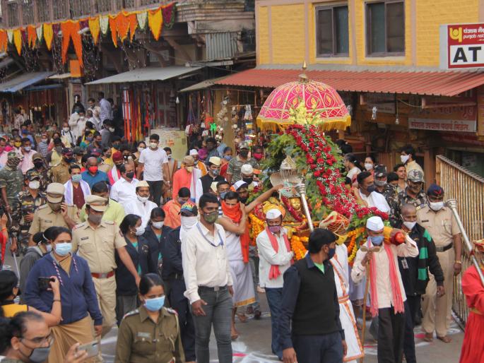 On the Kushavarta from Trimbakaraja Palkhi | त्र्यंबकराजा पालखीतून कुशावर्तावर On the Kushavarta from Trimbakaraja Palkhi | त्र्यंबकराजा पालखीतून कुशावर्तावर