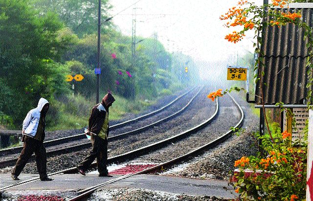 Gartha perpetuates the atmosphere | वातावरणात गारठा कायम