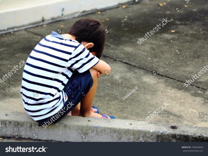 Unnatural abuse of a minor in a shop by showing the lure of chocolate | चॉकलेटचे अमिष दाखवून दुकानात अल्पवयीन मुलावर अनैसर्गिक अत्याचार Unnatural abuse of a minor in a shop by showing the lure of chocolate | चॉकलेटचे अमिष दाखवून दुकानात अल्पवयीन मुलावर अनैसर्गिक अत्याचार