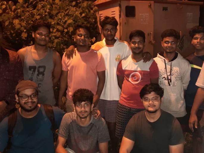 The three boys, who were stranded in the forest of Yeoor, were rescued after an eight-hour search | येऊरच्या जंगलात भरकटलेली तीन मुले आठ तासांच्या प्रदीर्घ शोध मोहिमेनंतर सुखरुप मिळाली The three boys, who were stranded in the forest of Yeoor, were rescued after an eight-hour search | येऊरच्या जंगलात भरकटलेली तीन मुले आठ तासांच्या प्रदीर्घ शोध मोहिमेनंतर सुखरुप मिळाली