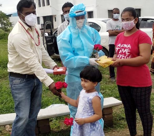 Good News; Two-year-old Chimurdi and eighty-year-old grandfather Koronamukta | Good News; दोन वर्षांची चिमुरडी अन् ऐंशी वर्षांचे आजोबा कोरोनामुक्त Good News; Two-year-old Chimurdi and eighty-year-old grandfather Koronamukta | Good News; दोन वर्षांची चिमुरडी अन् ऐंशी वर्षांचे आजोबा कोरोनामुक्त