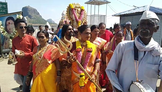Procession of Chhabinya at Kojagiri Paunirme on Saptashranggad | सप्तशृंगगडावर कोजागिरी पौणिर्मेला छबिन्याची मिरवणूक