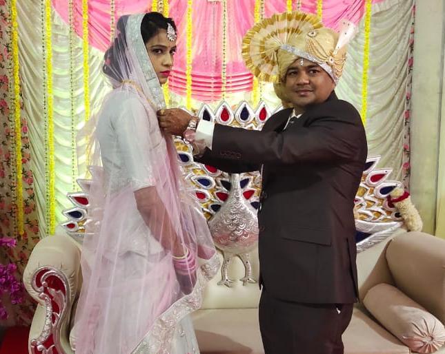 Sune's remarriage was done by her father-in-law's congregation | सासरच्या मंडळीनीच करून दिला सुनेचा पुनर्विवाह Sune's remarriage was done by her father-in-law's congregation | सासरच्या मंडळीनीच करून दिला सुनेचा पुनर्विवाह