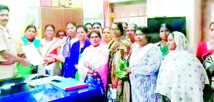 Get the drunkards sacked and drunk | दारूविक्रेत्यांना लगाम घालून दारूबंदी करा