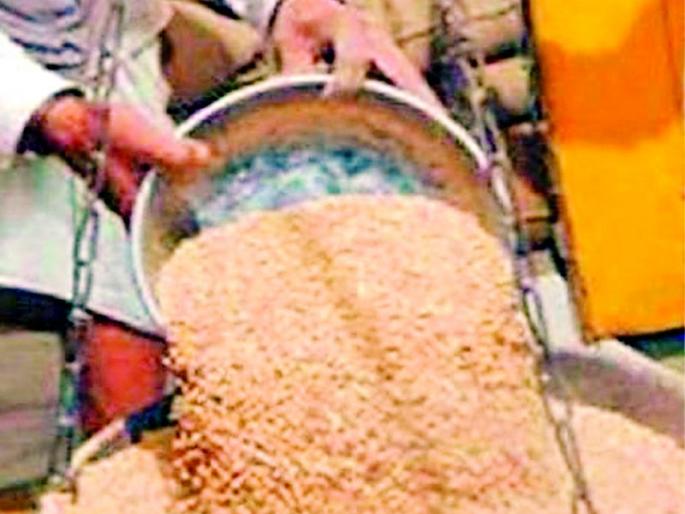 ‘Break’ to free grain distribution; Waiting for the next order | मोफत धान्य वितरणाला ‘ब्रेक’; पुढील आदेशाची प्रतीक्षा ‘Break’ to free grain distribution; Waiting for the next order | मोफत धान्य वितरणाला ‘ब्रेक’; पुढील आदेशाची प्रतीक्षा