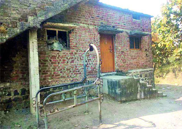 45 veterinary dispensaries in the rented room | ४५ वर्र्षांपासून पशुवैद्यकीय दवाखाना भाड्याच्या खोलीत 45 veterinary dispensaries in the rented room | ४५ वर्र्षांपासून पशुवैद्यकीय दवाखाना भाड्याच्या खोलीत