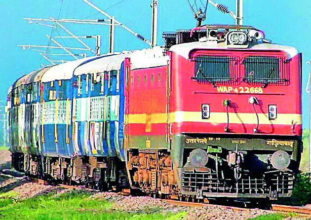 Kishipeth-Pune Express stop at Hinganghat soon | हिंगणघाट येथे लवकरच काझीपेठ-पुणे एक्सप्रेसचा थांबा