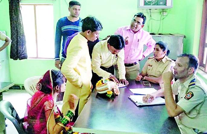 Crime against a married woman for the second time | दुसऱ्यांदा लग्न करणाऱ्या युवतीवर गुन्हा