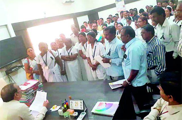 Take back the suspension of the 'health worker' | ‘त्या’ आरोग्य सेविकेचे निलंबन मागे घ्या Take back the suspension of the 'health worker' | ‘त्या’ आरोग्य सेविकेचे निलंबन मागे घ्या