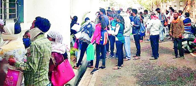 Crowds flock to ‘social justice’ for ‘cast validity’ | ‘सामाजिक न्याय’मध्ये ‘कास्ट व्हॅलिडिटी’साठी उसळली गर्दी Crowds flock to ‘social justice’ for ‘cast validity’ | ‘सामाजिक न्याय’मध्ये ‘कास्ट व्हॅलिडिटी’साठी उसळली गर्दी