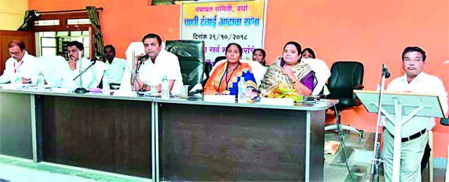 Take action in view of the issue of water conservation | जलसंकटाची दाहकता लक्षात घेऊन उपाययोजना करा Take action in view of the issue of water conservation | जलसंकटाची दाहकता लक्षात घेऊन उपाययोजना करा