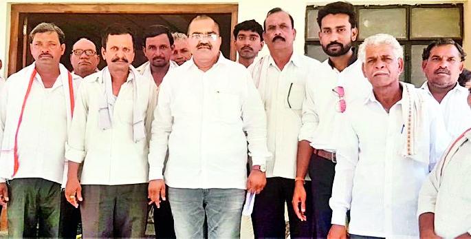 The sale of farmer's landed land was stopped | शेतकऱ्याच्या भूसंपादित जमिनींचा विक्री व्यवहार रखडला