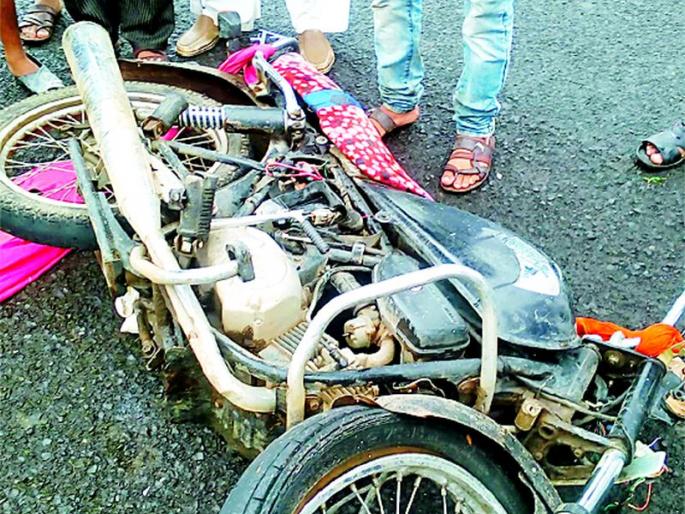 Two-wheeler collided face to face | दोन दुचाकींची समोरासमोर धडक Two-wheeler collided face to face | दोन दुचाकींची समोरासमोर धडक