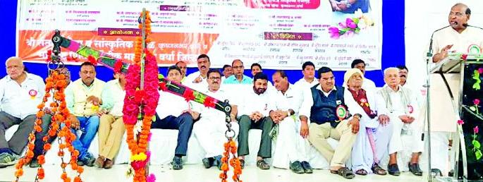 Every crisis in life should be accepted as a challenge | आयुष्यातील प्रत्येक संकटाला आव्हान म्हणून स्वीकारावे