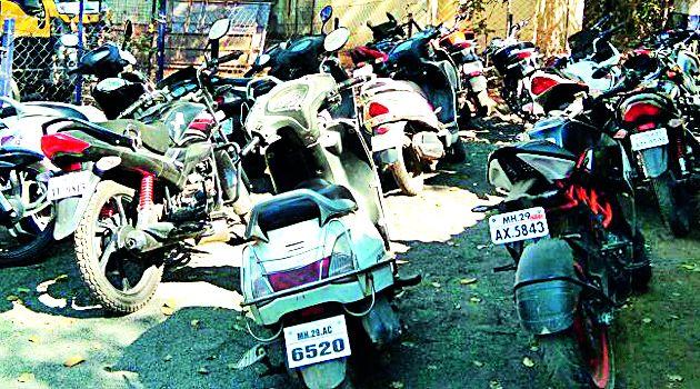 Finally Dhoom Style Bikers | अखेर धूम स्टाईल बाईकर्सची धरपकड Finally Dhoom Style Bikers | अखेर धूम स्टाईल बाईकर्सची धरपकड