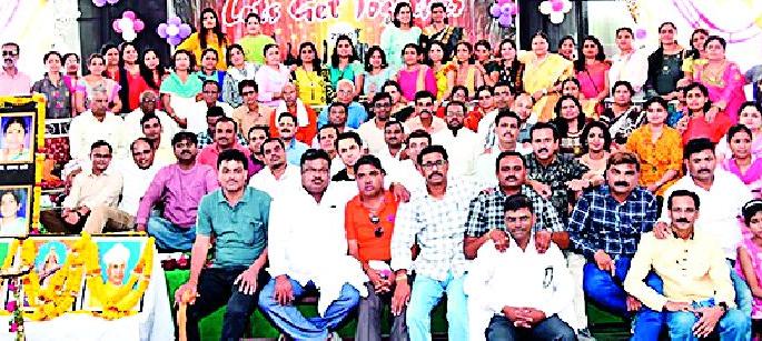 Students of the white box gathered together after 26 years | पांढरकवडाचे विद्यार्थीमित्र आले २६ वर्षांनी एकत्र Students of the white box gathered together after 26 years | पांढरकवडाचे विद्यार्थीमित्र आले २६ वर्षांनी एकत्र