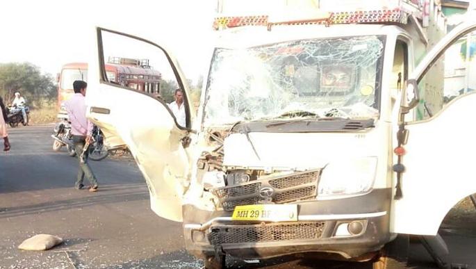 Two killed and five seriously injured in two vehicle crash in Yavatmal district | यवतमाळ जिल्ह्यात टिप्पर-मिनीडोअरच्या धडकेत दोन ठार, पाच गंभीर Two killed and five seriously injured in two vehicle crash in Yavatmal district | यवतमाळ जिल्ह्यात टिप्पर-मिनीडोअरच्या धडकेत दोन ठार, पाच गंभीर