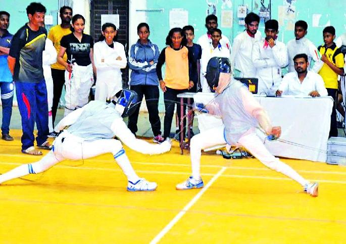 Around 400 swordsmen fought in yavatam | तब्बल ४०० तलवारबाज यवतमाळात झुंजले