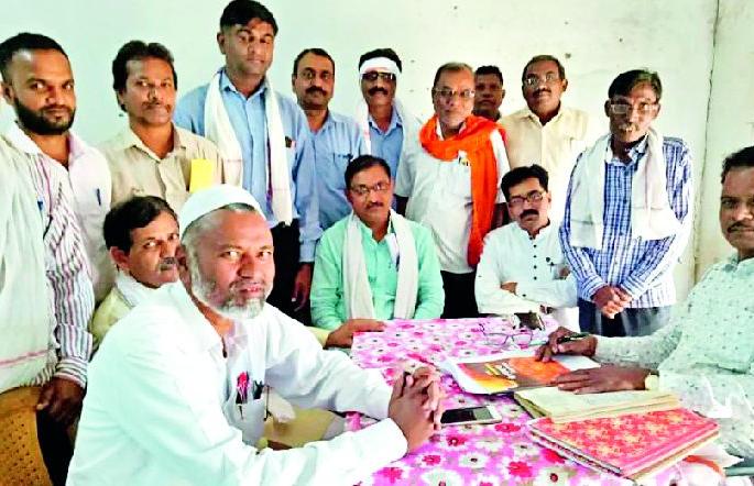 Teacher's rush to confirm Puislah | पुसदला वेतननिश्चितीसाठी शिक्षकांची गर्दी Teacher's rush to confirm Puislah | पुसदला वेतननिश्चितीसाठी शिक्षकांची गर्दी