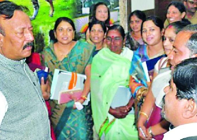Guardian Minister for funding ZP members | ‘झेडपी’ सदस्यांचे निधीसाठी पालकमंत्र्यांना साकडे Guardian Minister for funding ZP members | ‘झेडपी’ सदस्यांचे निधीसाठी पालकमंत्र्यांना साकडे