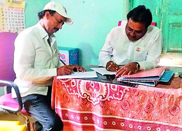 In the role of Ghatanjian's vice president and member clerical | घाटंजी पालिकेचे उपाध्यक्ष व सदस्य कारकुनाच्या भूमिकेत In the role of Ghatanjian's vice president and member clerical | घाटंजी पालिकेचे उपाध्यक्ष व सदस्य कारकुनाच्या भूमिकेत