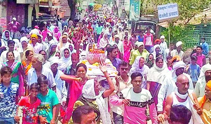 The funeral of the taps in Ralegaon city | राळेगाव शहरात नळाची अंत्ययात्रा