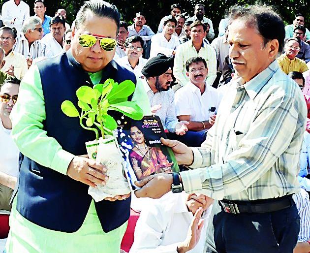 Gaurav of Vijay Darda on behalf of Kumbhar Samaj | कुंभार समाजाच्यावतीने विजय दर्डा यांचा गौरव Gaurav of Vijay Darda on behalf of Kumbhar Samaj | कुंभार समाजाच्यावतीने विजय दर्डा यांचा गौरव