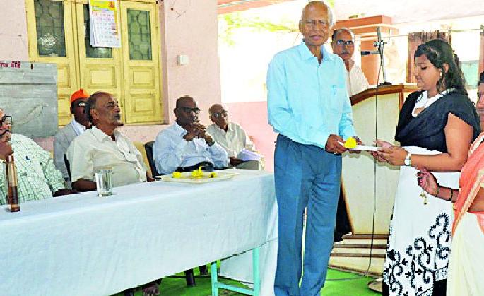 Senior help to girls education | मुलींच्या शिक्षणाला ज्येष्ठांची मदत