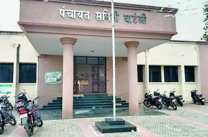 HQ allergy to employees with Ghatanji BDs | घाटंजी बीडीओंसह कर्मचाऱ्यांना मुख्यालयाची ॲलर्जी HQ allergy to employees with Ghatanji BDs | घाटंजी बीडीओंसह कर्मचाऱ्यांना मुख्यालयाची ॲलर्जी