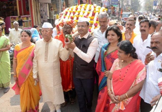 Palanquin ceremony of Gajanan Maharaj in excitement | गजानन महाराजांचा पालखी सोहळा उत्साहात Palanquin ceremony of Gajanan Maharaj in excitement | गजानन महाराजांचा पालखी सोहळा उत्साहात