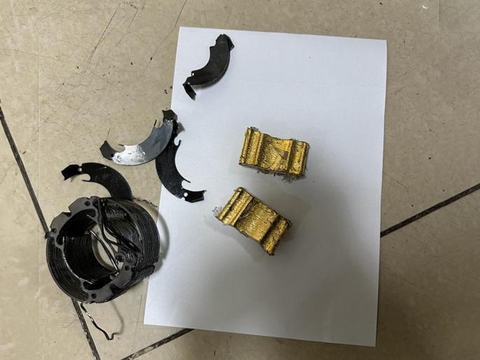 Smuggling of gold worth two and a half crores through mixer jar- Four arrested, ED action | मिक्सरच्या भांड्यातून अडीच कोटीच्या सोन्याची तस्करी- चौघांना अटक, ईडीची कारवाई Smuggling of gold worth two and a half crores through mixer jar- Four arrested, ED action | मिक्सरच्या भांड्यातून अडीच कोटीच्या सोन्याची तस्करी- चौघांना अटक, ईडीची कारवाई