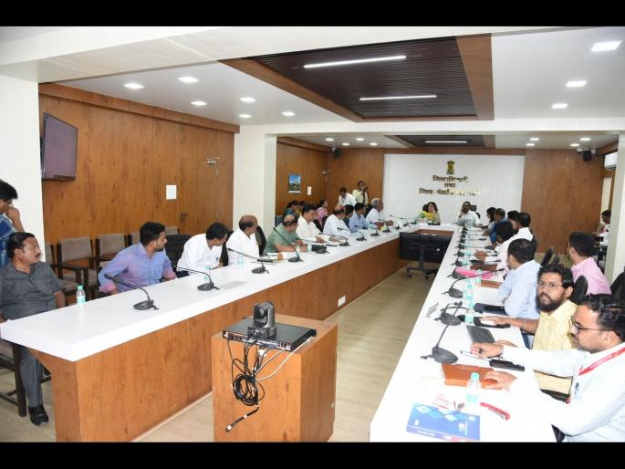 Online comparison of 4906 voting machines of Thane Lok Sabha | ठाणे लाेकसभेच्या ४९०६ मतदान यंत्रांची ऑनलाईन पध्दतीने सरमिसळ Online comparison of 4906 voting machines of Thane Lok Sabha | ठाणे लाेकसभेच्या ४९०६ मतदान यंत्रांची ऑनलाईन पध्दतीने सरमिसळ