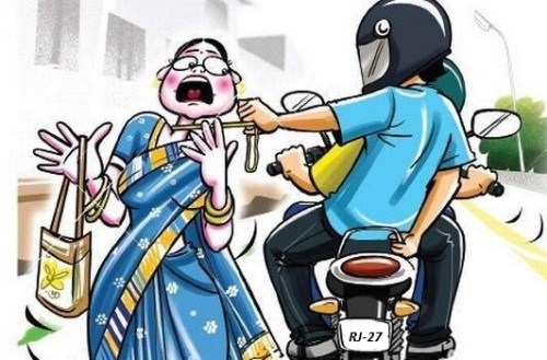 'Next the girl is murdered; We are the police, give us jewelery for your protection ', he said and robbed the woman | 'पुढे मुलीचा खून झालाय; आम्ही पोलीस आहोत, तुमच्या संरक्षणार्थ दागिने आमच्याकडे द्या', असे सांगून महिलेला लुटले