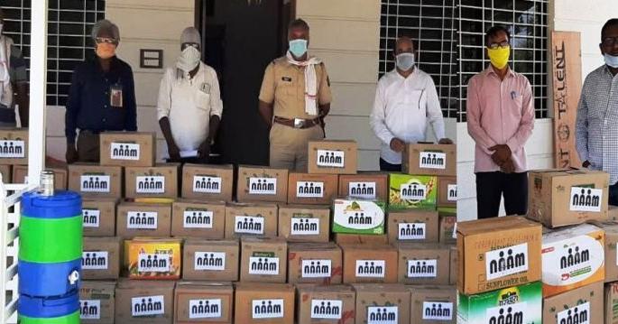 Distribution of essential commodities in Wardha district by Nana Patekar's Nam Foundation | नाना पाटेकर यांच्या नाम फाऊंडेशनतर्फे वर्धा जिल्ह्यात जीवनावश्यक वस्तूंचे वितरण