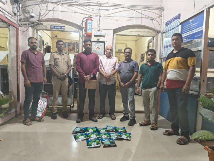 Banned cotton seed sellers fume;  A case has been registered against three | बोगस कपाशी बियाणे विक्रेत्यांचा धुमाकूळ; तिघांवर गुन्हा दाखल Banned cotton seed sellers fume;  A case has been registered against three | बोगस कपाशी बियाणे विक्रेत्यांचा धुमाकूळ; तिघांवर गुन्हा दाखल