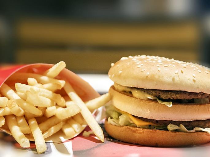 The school-college paper, the FDA's letter to change the diet | आहारात बदल करण्याची शाळा-कॉलेजना तंबी, एफडीएचे पत्र