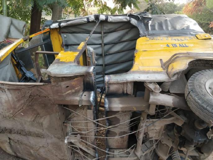 Action against auto rickshaws running on roads without chassis, 6 running auto rickshaws cut into 2 pieces by the RTO | तब्बल सहा धावत्या ऑटोरिक्षांचे आरटीओने केले कटरने दोन तुकडे Action against auto rickshaws running on roads without chassis, 6 running auto rickshaws cut into 2 pieces by the RTO | तब्बल सहा धावत्या ऑटोरिक्षांचे आरटीओने केले कटरने दोन तुकडे