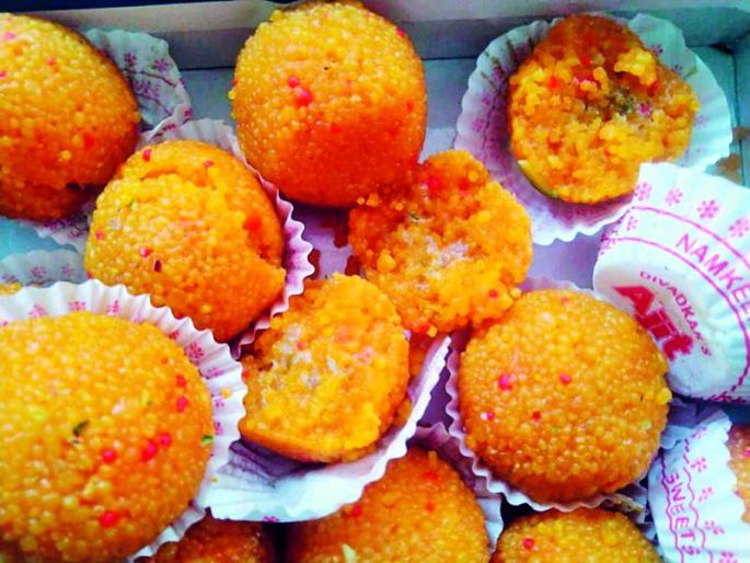 The fungus left in Motichur Ladu, a bakery in Nagpur | नागपुरातील बेकरीतल्या मोतीचूर लाडूमध्ये निघाली बुरशी The fungus left in Motichur Ladu, a bakery in Nagpur | नागपुरातील बेकरीतल्या मोतीचूर लाडूमध्ये निघाली बुरशी