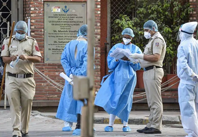 Coronavirus: 9 Month-Old Boy Died In Delhi's AIIMS From Corona Body Left Abandoned By Parents pnm | Coronavirus: निर्दयी! ९ महिन्याच्या चिमुकल्याचा कोरोनामुळे मृत्यू; मृतदेह सोडून पळाले आई-वडील Coronavirus: 9 Month-Old Boy Died In Delhi's AIIMS From Corona Body Left Abandoned By Parents pnm | Coronavirus: निर्दयी! ९ महिन्याच्या चिमुकल्याचा कोरोनामुळे मृत्यू; मृतदेह सोडून पळाले आई-वडील
