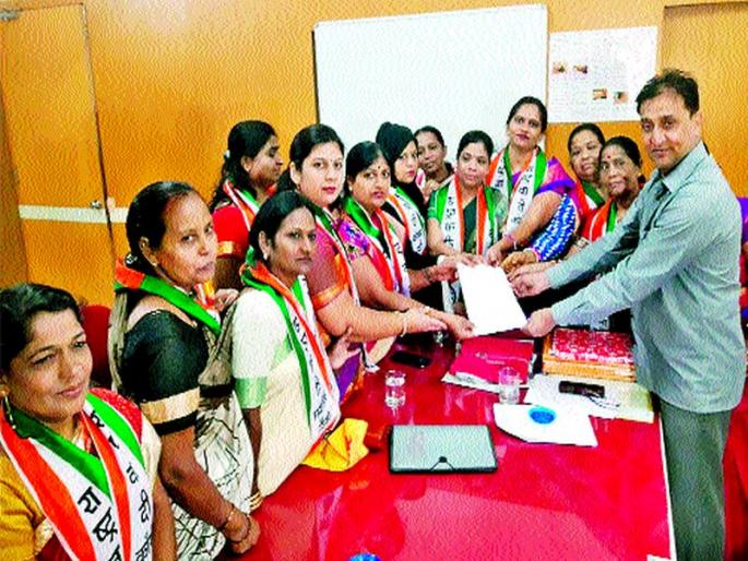 Reference to the hospital: Medical Superintendent should complain about the complaints | संदर्भ रुग्णालयात आंदोलन : वैद्यकीय अधीक्षकांसमोर तक्रारींचा पाढा Reference to the hospital: Medical Superintendent should complain about the complaints | संदर्भ रुग्णालयात आंदोलन : वैद्यकीय अधीक्षकांसमोर तक्रारींचा पाढा