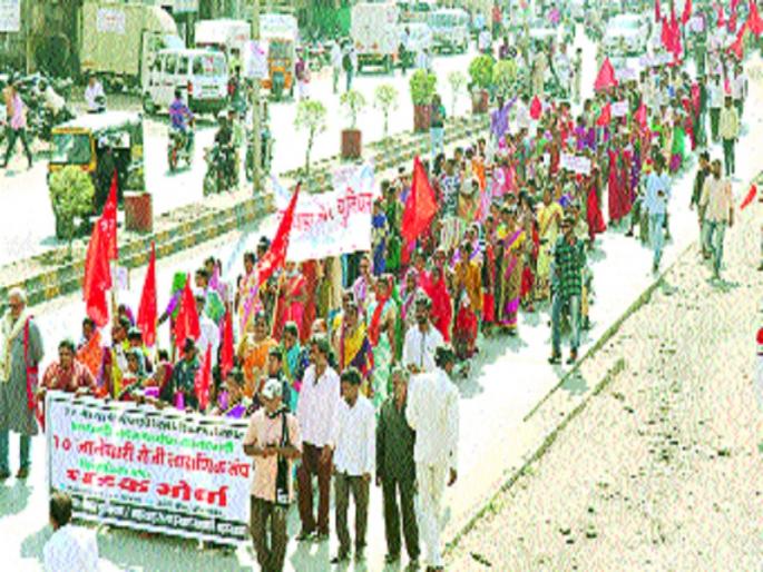 To save the Mathadi Board, assembled at Aurangabad | माथाडी मंडळ वाचविण्यासाठी औरंगाबादेत हमाल एकवटले To save the Mathadi Board, assembled at Aurangabad | माथाडी मंडळ वाचविण्यासाठी औरंगाबादेत हमाल एकवटले