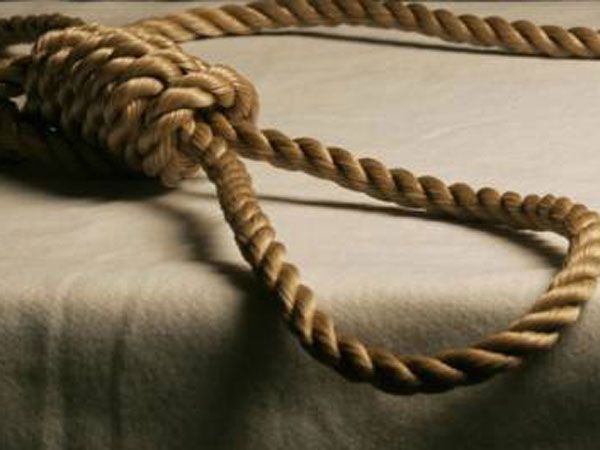 He hang himself while playing; The child's life is gone | गंमतीने लावला गळफास; मुलाचा गेला जीव He hang himself while playing; The child's life is gone | गंमतीने लावला गळफास; मुलाचा गेला जीव