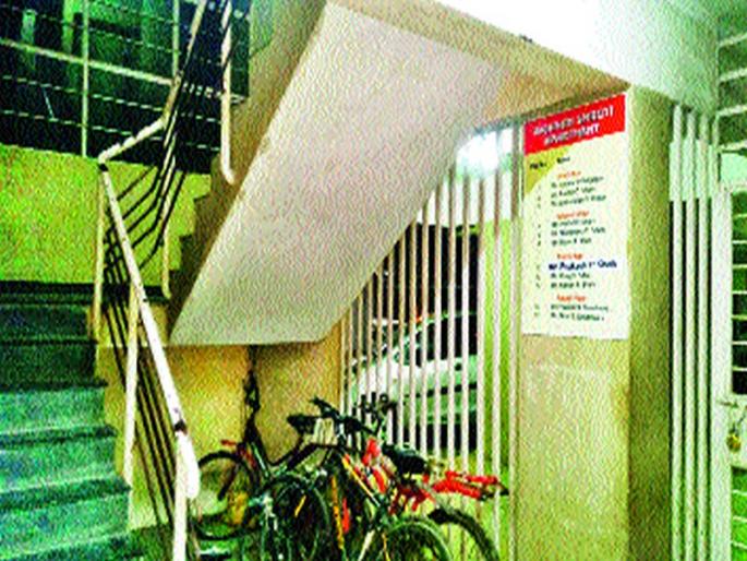 Looted three and a half lakhs by firing a trader | व्यापाऱ्यावर गोळीबार करून साडेतीन लाखांची लूट  Looted three and a half lakhs by firing a trader | व्यापाऱ्यावर गोळीबार करून साडेतीन लाखांची लूट