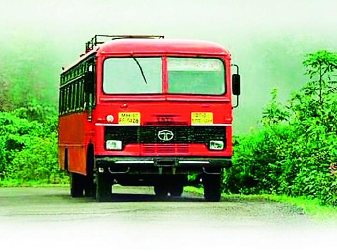 The oncoming bus stopped at the depot; Increased inconvenience to passengers! | मुक्कामाला येणारी बस आगारातच थांबली; प्रवाशांची गैरसोय वाढली ! The oncoming bus stopped at the depot; Increased inconvenience to passengers! | मुक्कामाला येणारी बस आगारातच थांबली; प्रवाशांची गैरसोय वाढली !