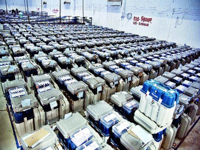 In the Strongroom, the device reached 40 containers with GPS system | जीपीएस यंत्रणा असलेल्या ४० कंटेनरमधून यंत्रे पहाटे पोहोचली स्ट्राँगरूममध्ये In the Strongroom, the device reached 40 containers with GPS system | जीपीएस यंत्रणा असलेल्या ४० कंटेनरमधून यंत्रे पहाटे पोहोचली स्ट्राँगरूममध्ये