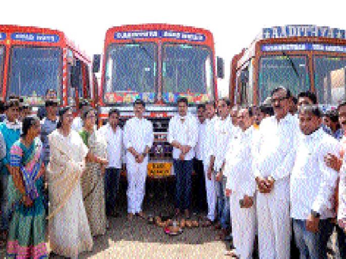 21 tankers for Beed district through Baramati Agriculture Trust | बारामतीच्या अॅग्रीकल्चर ट्रस्टमार्फत बीड जिल्ह्यासाठी २१ टँकर 21 tankers for Beed district through Baramati Agriculture Trust | बारामतीच्या अॅग्रीकल्चर ट्रस्टमार्फत बीड जिल्ह्यासाठी २१ टँकर